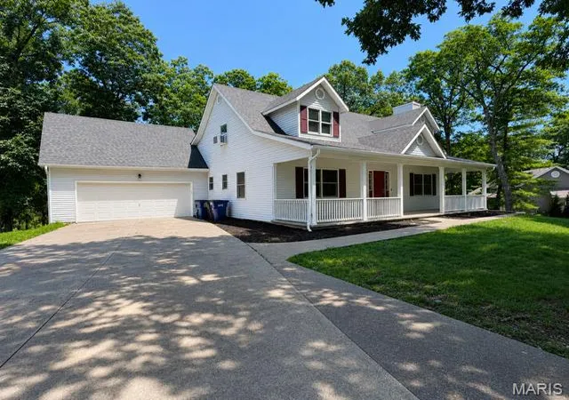 Photo 2 of Single family home for sale at 10 Isaac Dr, Warrenton, MO 63383 | MLS# MIS26040843 | Listing updated on 2026-09-10
