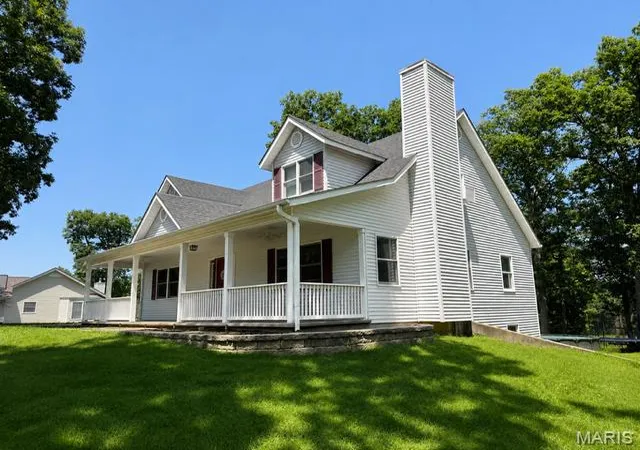 Photo 3 of Single family home for sale at 10 Isaac Dr, Warrenton, MO 63383 | MLS# MIS26040843 | Listing updated on 2026-09-10