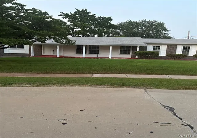 Photo 2 of Single family home for sale at 2910 Wellington Dr, Florissant, MO 63033 | MLS# MIS26041082 | Listing updated on 2026-10-02