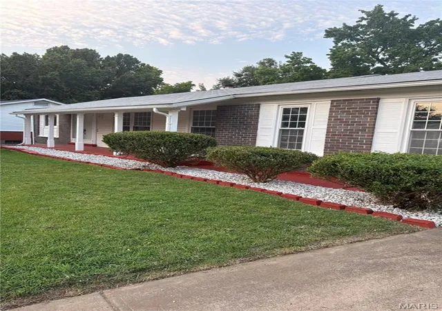 Photo 3 of Single family home for sale at 2910 Wellington Dr, Florissant, MO 63033 | MLS# MIS26041082 | Listing updated on 2026-10-02
