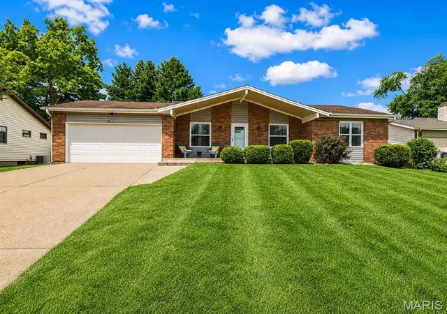 Single family home for sale at 1124 Teson Rd, Hazelwood, MO 63042 | MLS# MIS26041321