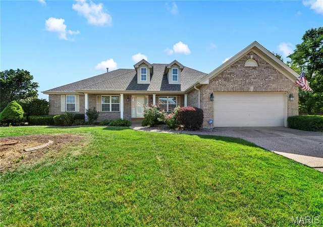 Photo 1 of Sale Pending at 3201 Bear Tracks Dr, Wentzville, MO 63385 | MLS# MIS26041475 | Listing updated on 2026-09-14