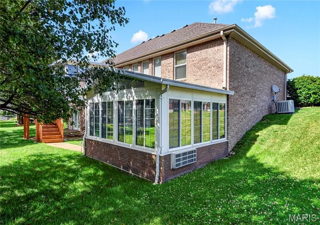 Photo 3 of Sale Pending at 3201 Bear Tracks Dr, Wentzville, MO 63385 | MLS# MIS26041475 | Listing updated on 2026-09-14