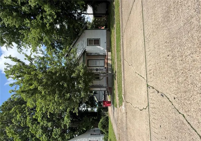 Photo 1 of Single family home for sale at 220 N Prairie St, Sikeston, MO 63801 | MLS# MIS26041484 | Listing updated on 2026-09-14