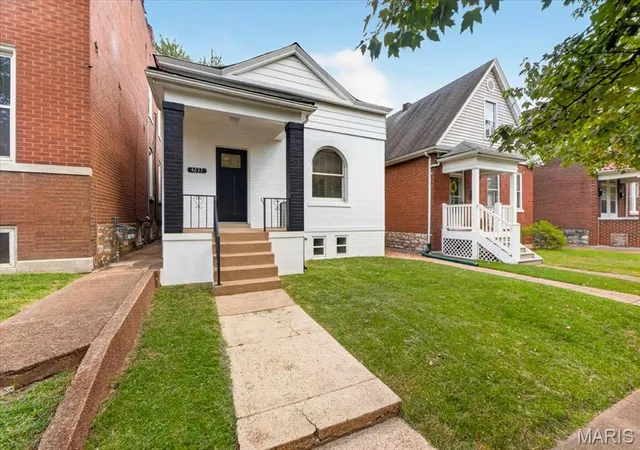 Photo 3 of Sale Pending at 4637 Dahlia Ave, Saint Louis, MO 63116 | MLS# MIS26041630 | Listing updated on 2026-09-14