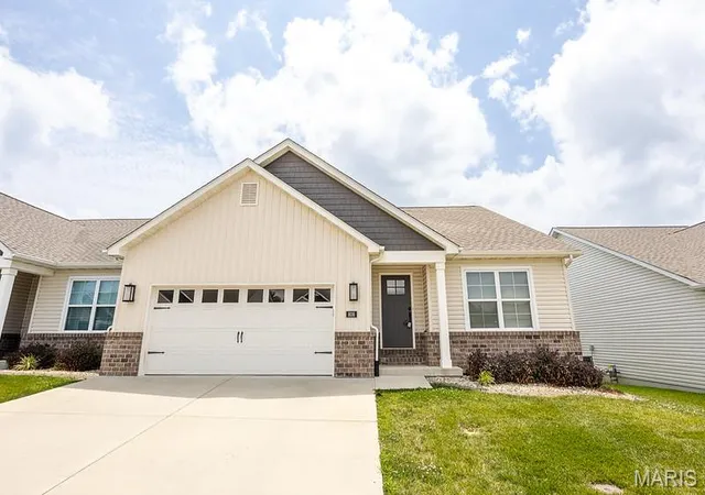 Photo 1 of Single family home for sale at 808 Applewood Creek Dr, Fairview Heights, IL 62208 | MLS# MIS26041849 | Listing updated on 2026-09-14