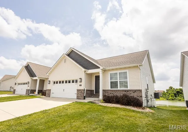Photo 2 of Single family home for sale at 808 Applewood Creek Dr, Fairview Heights, IL 62208 | MLS# MIS26041849 | Listing updated on 2026-09-14