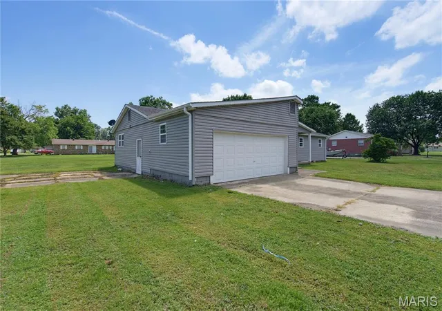 Photo 3 of Single family home for sale at 206 County Road 560, Poplar Bluff, MO 63901 | MLS# MIS26042086 | Listing updated on 2026-09-11