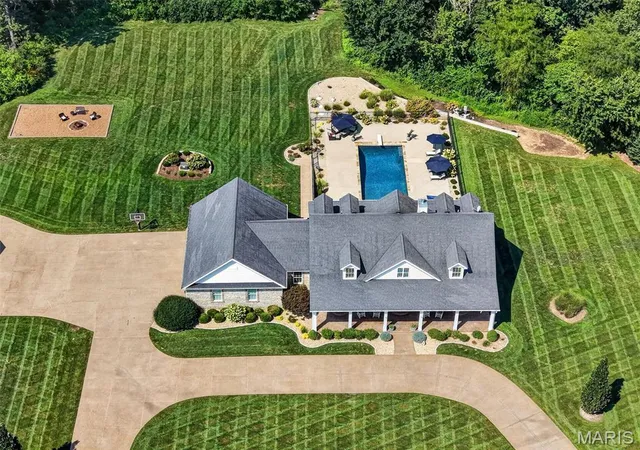 Photo 4 of Sale Pending at 1320 Diehr Rd, Wentzville, MO 63385 | MLS# MIS26042191 | Listing updated on 2026-09-12