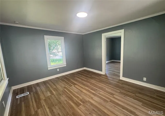 Photo 4 of Single family home for sale at 916 E College Ave, Greenville, IL 62246 | MLS# MIS26042235 | Listing updated on 2026-09-15