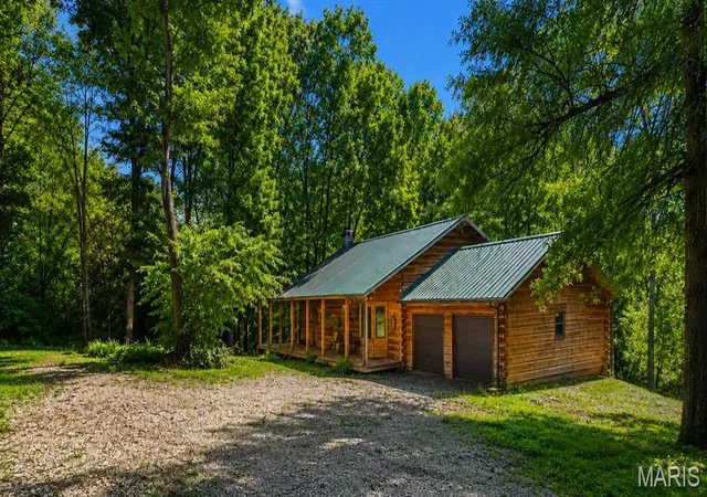Photo 1 of Single family home for sale at 2601 Staunton Rd, Troy, IL 62294 | MLS# MIS26042406 | Listing updated on 2026-09-11