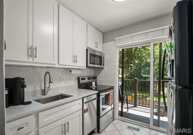Listing Photo 5 - Condo for sale in building located at 7814 Sunray Ln, Crestwood, MO 63123 - Unit #1