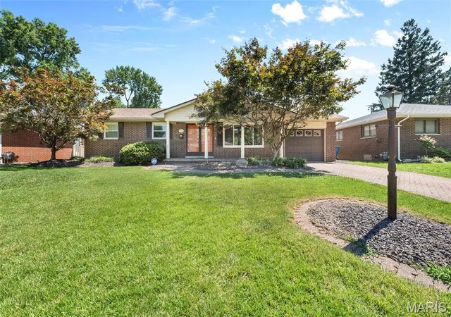 Photo 2 of Sale Pending at 134 Ash St, Wood River, IL 62095 | MLS# MIS26042739 | Listing updated on 2026-09-12