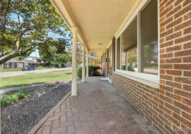 Photo 3 of Sale Pending at 134 Ash St, Wood River, IL 62095 | MLS# MIS26042739 | Listing updated on 2026-09-12