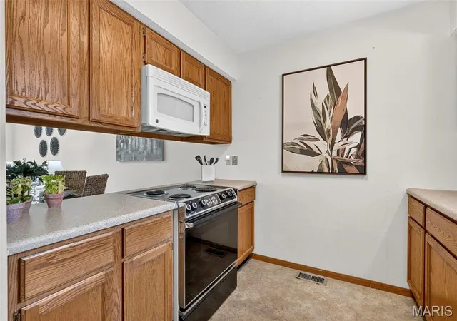 Photo 3 of Sale Pending at 13711 La Conte Ct, Unincorporated, MO 63128 | MLS# MIS26042761 | Listing updated on 2026-09-14
