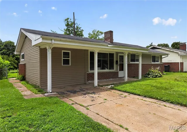 Photo 3 of Sale Pending at 2332 Collett Dr, St Louis, MO 63136 | MLS# MIS26042824 | Listing updated on 2026-10-27