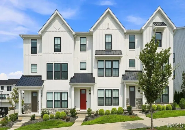 Townhouse for sale at 16514 Honey Locust Dr, Wildwood, MO 63005 | MLS# MIS26042866