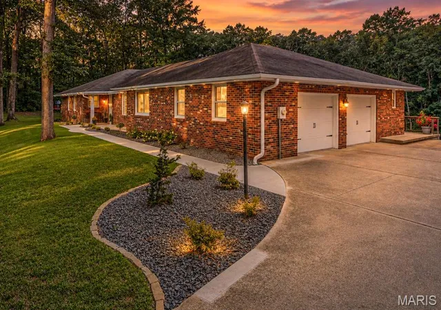 Photo 2 of Single family home for sale at 3214 Lakewood Dr, Cape Girardeau, MO 63701 | MLS# MIS26042887 | Listing updated on 2026-09-18