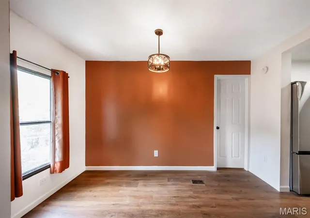 Photo 4 of Single family home for sale at 19 S Washington St, Lenzburg, IL 62255 | MLS# MIS26042933 | Listing updated on 2026-09-10