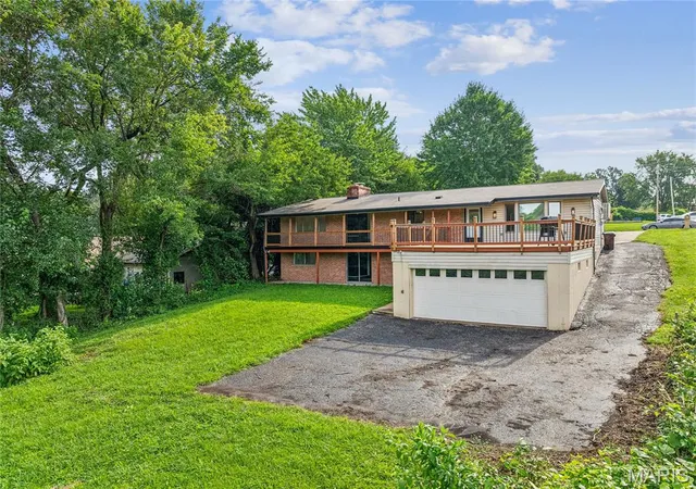 Photo 3 of Single family home for sale at 225 Day Dr, Saint Louis, MO 63135 | MLS# MIS26043018 | Listing updated on 2026-09-24