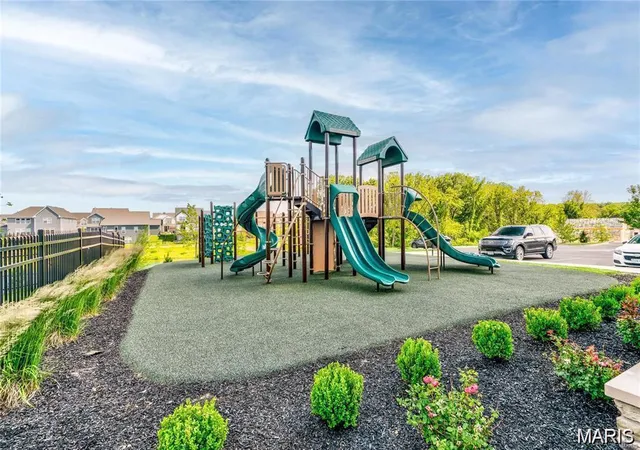 Photo 4 of Townhouse for sale at 122 Mora Blvd #450-502, O'fallon, MO 63368 | MLS# MIS26043114 | Listing updated on 2026-09-14