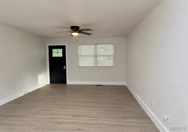 Photo 2 of Single family home for sale at 433 W Eldon St, Saint James, MO 65559 | MLS# MIS26043345 | Listing updated on 2026-10-28