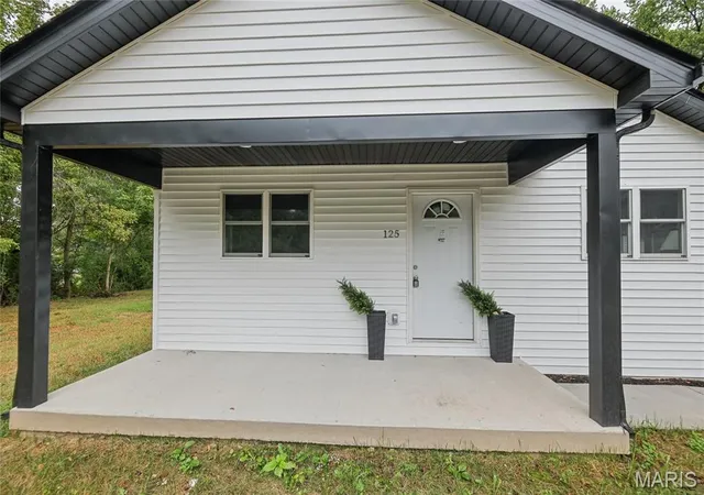 Photo 3 of Single family home for sale at 125 Anna Ave, Godfrey, IL 62035 | MLS# MIS26043381 | Listing updated on 2026-09-14