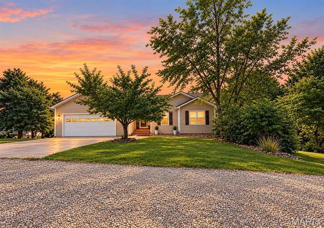 Photo 3 of Single family home for sale at 1572 Rue Calais, Bonne Terre, MO 63628 | MLS# MIS26043395 | Listing updated on 2026-09-11