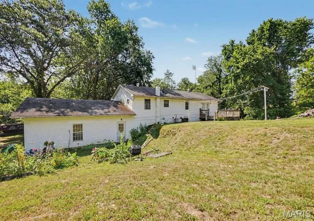 Photo 2 of Sale Pending at 559 Brush Creek Rd, Saint Clair, MO 63077 | MLS# MIS26043424 | Listing updated on 2026-09-10