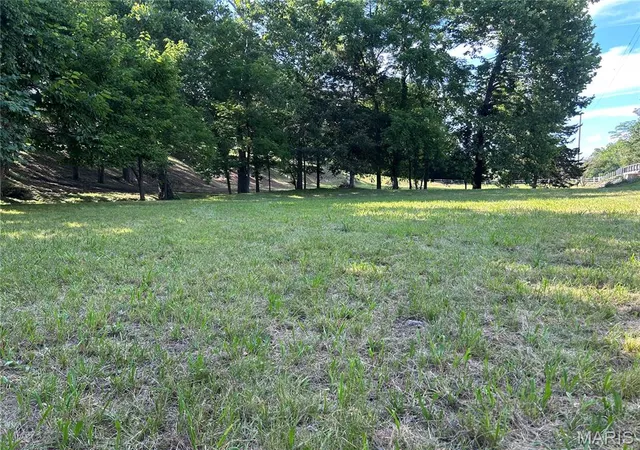 Photo 3 of Sale Pending at 559 Brush Creek Rd, Saint Clair, MO 63077 | MLS# MIS26043424 | Listing updated on 2026-09-10
