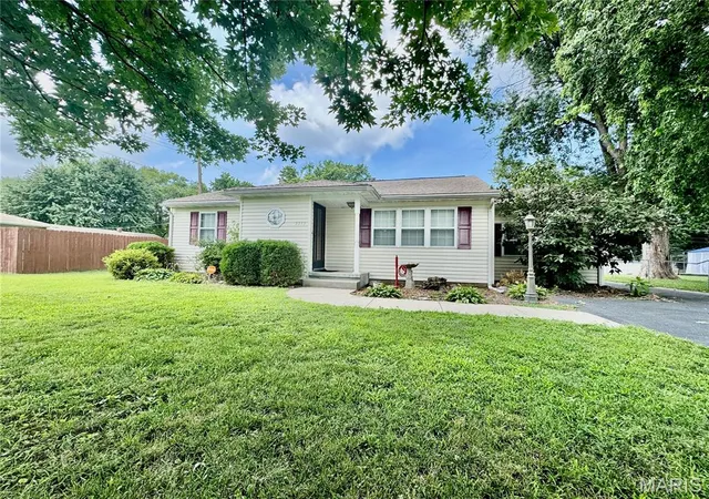 Photo 3 of Single family home for sale at 5513 Pontiac Dr, Fairview Heights, IL 62208 | MLS# MIS26043430 | Listing updated on 2026-09-14