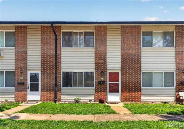Townhouse for sale at 9191 Villaridge Ct, Saint Louis, MO 63123 | MLS# MIS26043466
