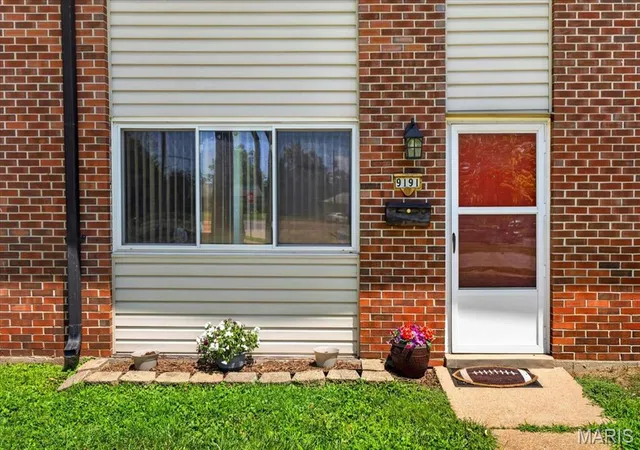 Photo 1 of Townhouse for sale at 9191 Villaridge Ct, Saint Louis, MO 63123 | MLS# MIS26043466 | Listing updated on 2026-09-15