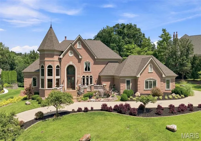 Photo 3 of Mansion for sale at 12947 Sunset Blf Ct, Saint Louis, MO 63127 | MLS# MIS26043577 | Listing updated on 2026-09-10