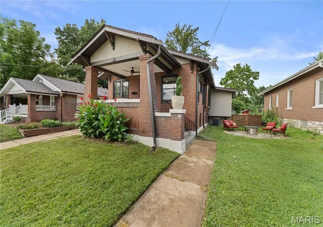 Photo 2 of Sale Pending at 7281 Gayola Pl, Saint Louis, MO 63143 | MLS# MIS26043934 | Listing updated on 2026-09-15