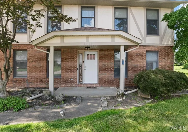 Photo 2 of Single family home for sale at 1711 Fairway Dr, O Fallon, IL 62269 | MLS# MIS26043947 | Listing updated on 2026-09-11