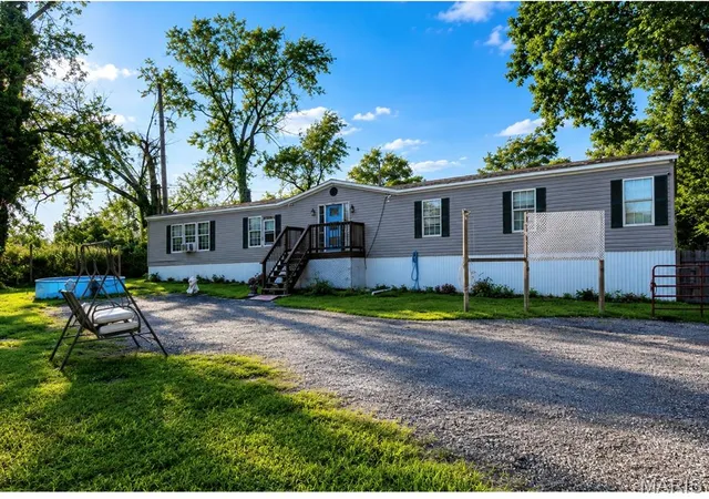Photo 1 of Manufactured home for sale at 414 Garden St, East Saint Louis, IL 62206 | MLS# MIS26044055 | Listing updated on 2026-09-11