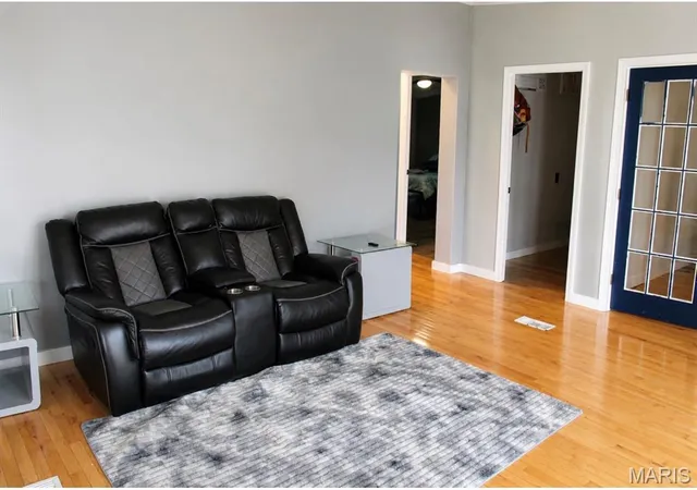 Photo 3 of Manufactured home for sale at 414 Garden St, East Saint Louis, IL 62206 | MLS# MIS26044055 | Listing updated on 2026-09-11