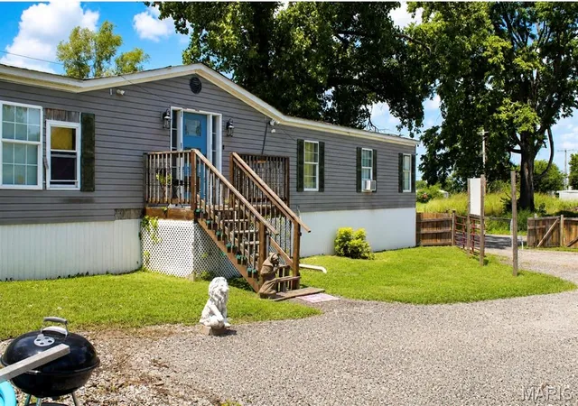 Photo 4 of Manufactured home for sale at 414 Garden St, East Saint Louis, IL 62206 | MLS# MIS26044055 | Listing updated on 2026-09-11