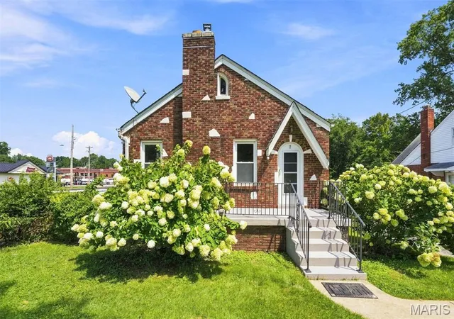 Single family home for sale at 2 S Dellwood Ave, Saint Louis, MO 63135 | MLS# MIS26044106