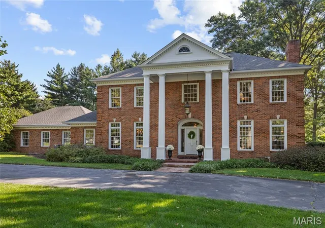 Photo 1 of Sale Pending at 48 Muirfield Ln, Town And Country, MO 63141 | MLS# MIS26044320 | Listing updated on 2026-09-14