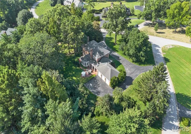 Photo 4 of Sale Pending at 48 Muirfield Ln, Town And Country, MO 63141 | MLS# MIS26044320 | Listing updated on 2026-09-14