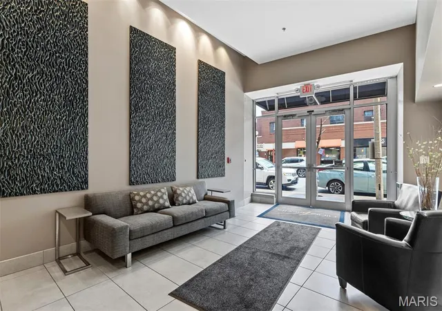 Listing Photo 3 - Condo for sale in building located at 9 N Euclid Ave, St. Louis, MO 63108 - Unit #604