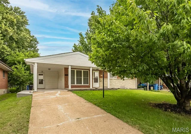 Photo 1 of Single family home for sale at 275 Paul Ave, Florissant, MO 63031 | MLS# MIS26044494 | Listing updated on 2026-09-28