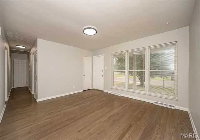 Photo 3 of Single family home for sale at 275 Paul Ave, Florissant, MO 63031 | MLS# MIS26044494 | Listing updated on 2026-09-28