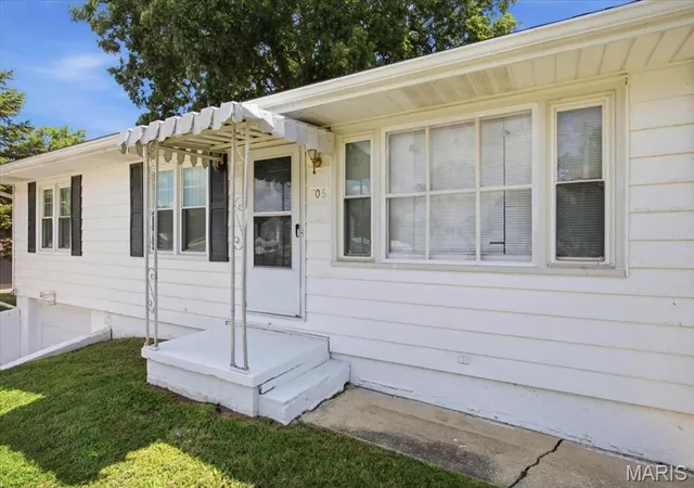 Photo 3 of Single family home for sale at 706 Main, Keyesport, IL 62253 | MLS# MIS26044607 | Listing updated on 2026-10-08