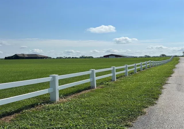 Photo 3 of Single family home for sale at 21880 Hwy B, Lebanon, MO 65536 | MLS# MIS26044749 | Listing updated on 2026-09-10