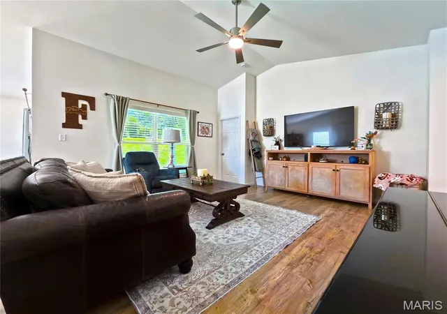 Photo 4 of Single family home for sale at 1207 Winding Bluffs Wy, Fenton, MO 63026 | MLS# MIS26044935 | Listing updated on 2026-09-11