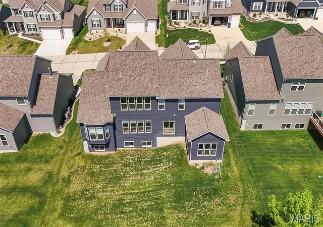 Photo 3 of Single family home for sale at 365 Kreder Ridge Cir, Saint Charles, MO 63304 | MLS# MIS26045047 | Listing updated on 2026-10-19