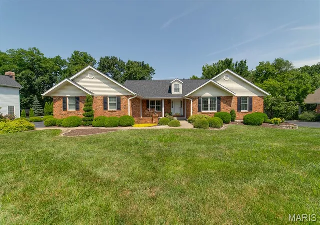 Photo 1 of Sale Pending at 16275 Lone Cabin Dr, Wildwood, MO 63005 | MLS# MIS26045052 | Listing updated on 2026-09-14